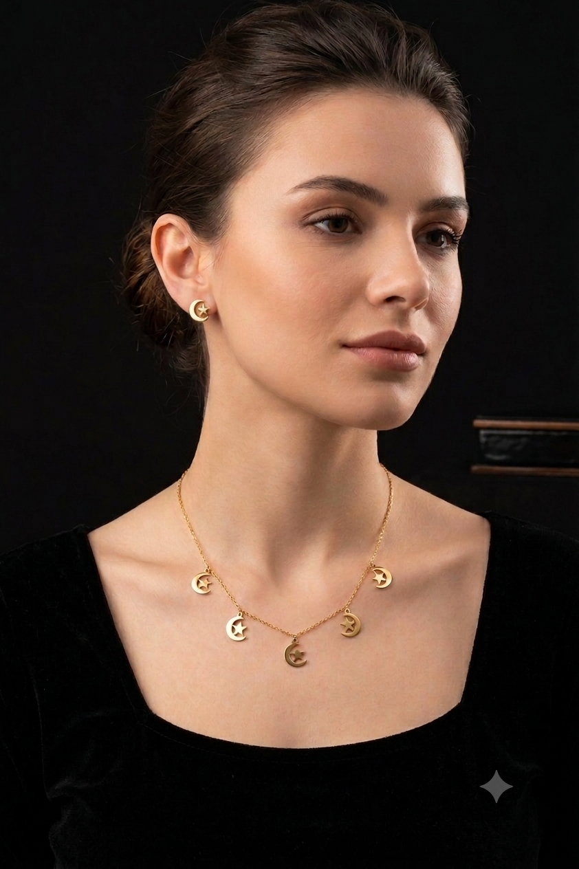Crafted in radiant gold, this exquisite necklace features delicate crescent moon and stars motifs🌙⭐