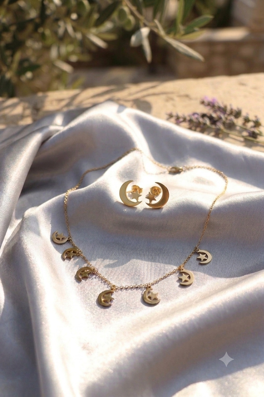 Crafted in radiant gold, this exquisite necklace features delicate crescent moon and stars motifs🌙⭐