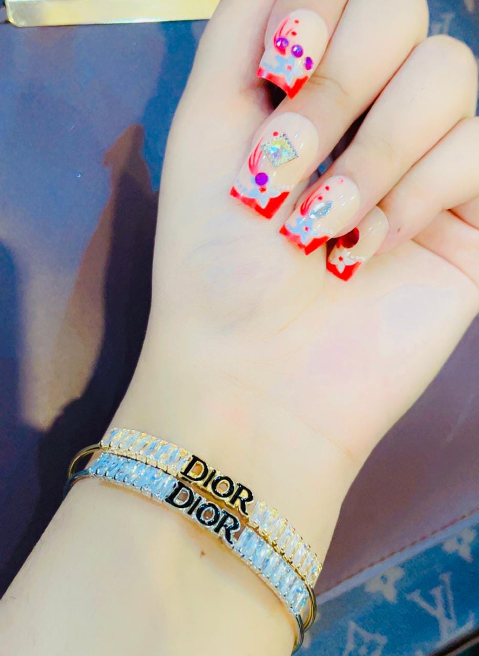 Gold or Silver—which one tells your story? ✨Twice the brilliance. Twice the elegance. ✨